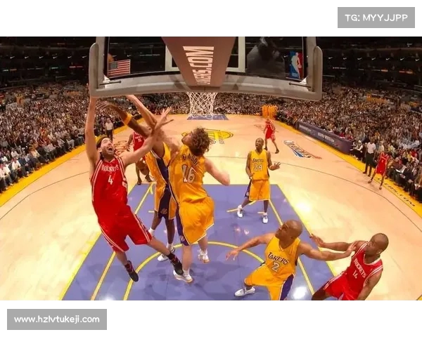 NBA十佳球集锦：精彩瞬间回顾与顶级球技展现